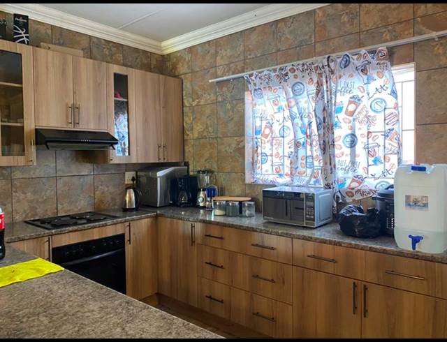2 BEDROOM PROPERTY TO RENT IN CHROOM PARK